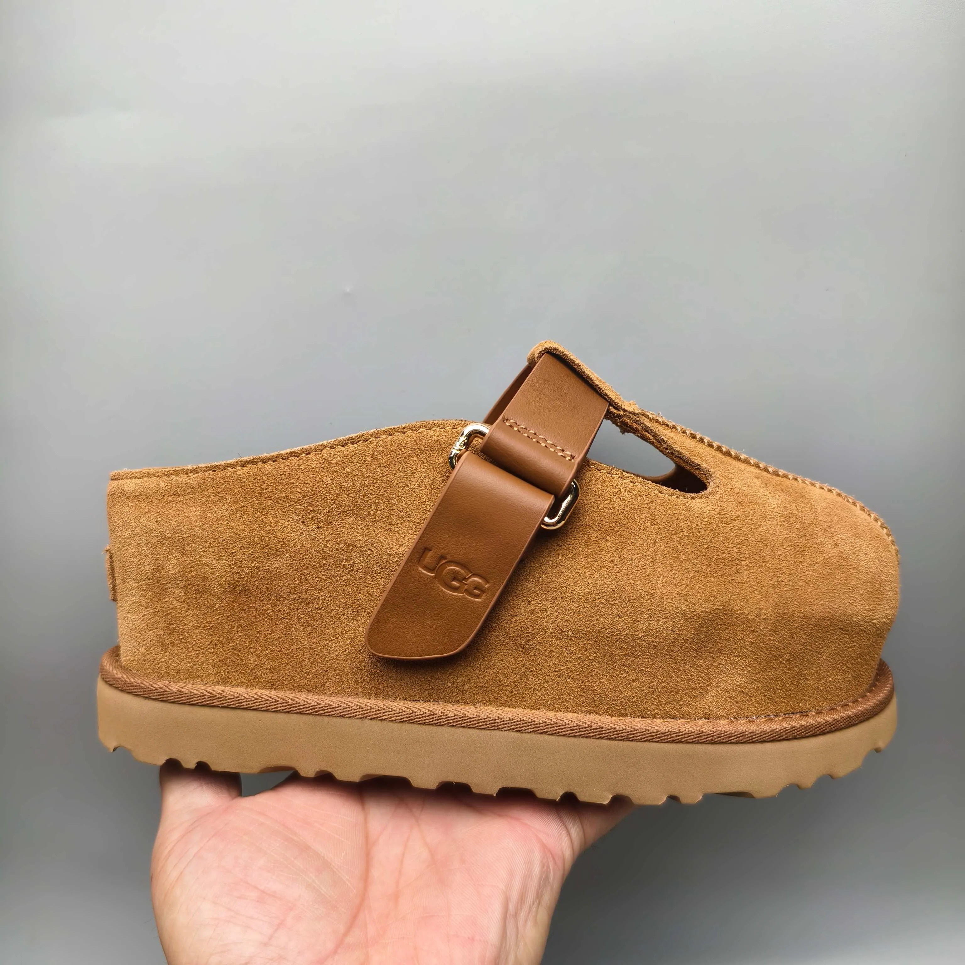 💰500 UGG sheepskin all-in-one snow boots 7550 spring and summer thick-soled casual style color: maroon sand black leather code number: 35-41?